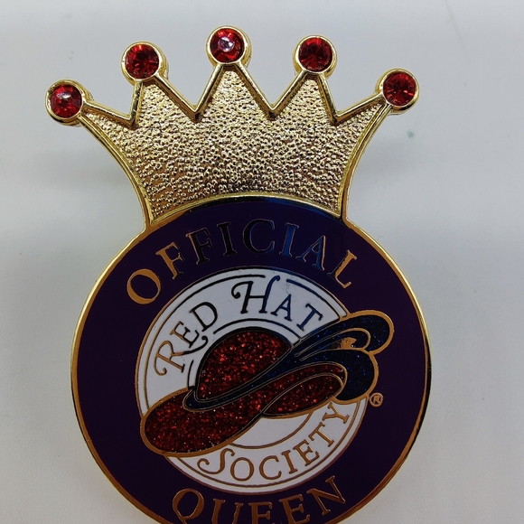 Set of 3 Red Hat Society Queen Pins Brooches LOT J14 - Picture 7 of 12